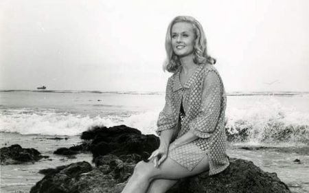 Tippi Hedren is a 60s actress.